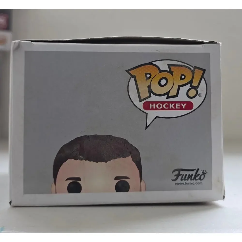 Funko Pop! Nathan MacKinnon Colorado Avalanche Canada 🏒 Olympics- Damaged box - Picture 4 of 5